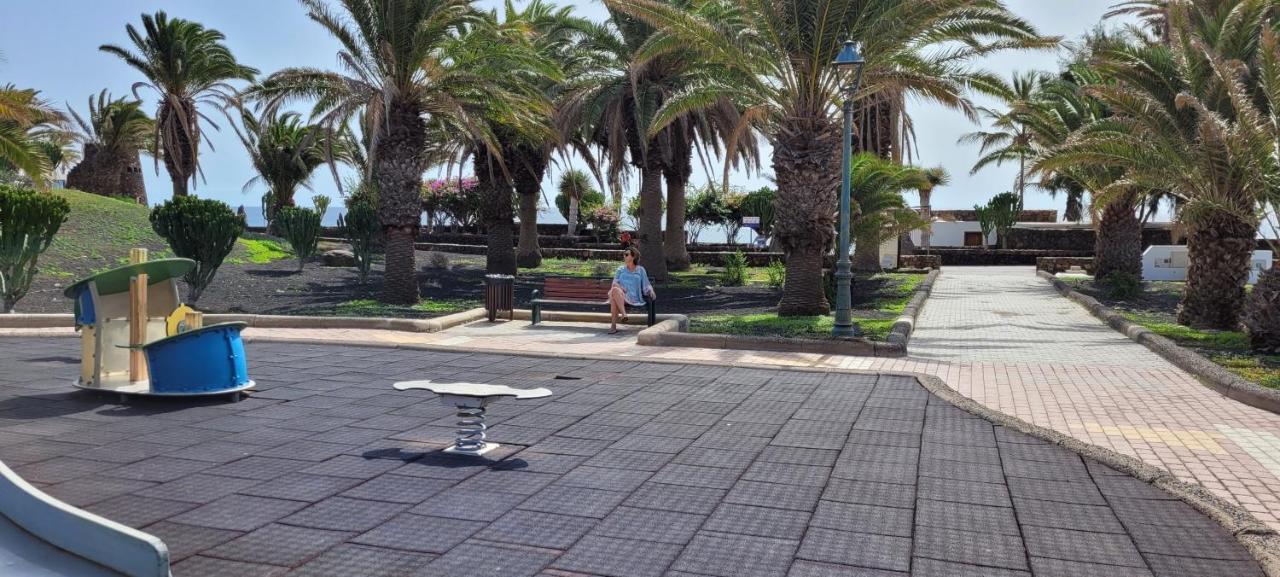 Casahost Bastian Boutique II Seaview Apartment Costa Teguise Bagian luar foto