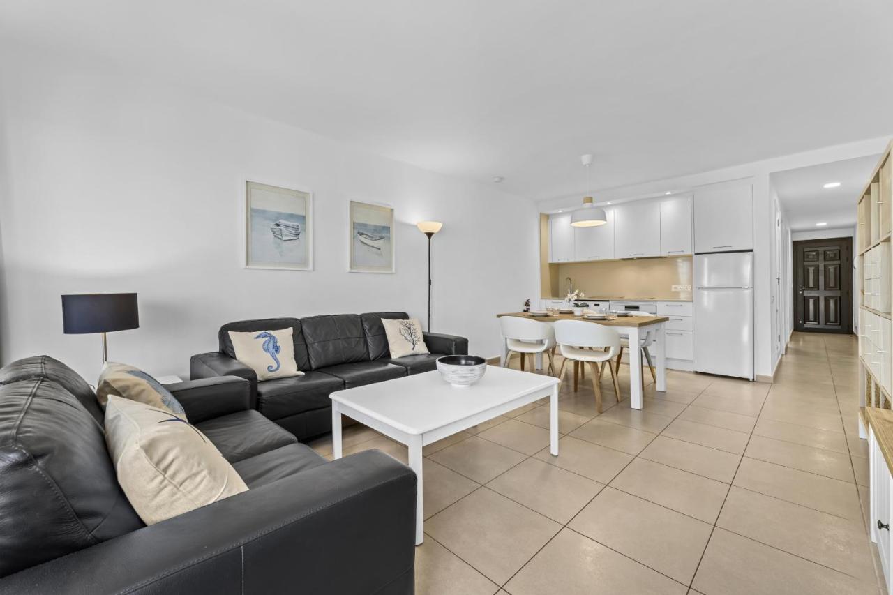 Casahost Bastian Boutique II Seaview Apartment Costa Teguise Bagian luar foto